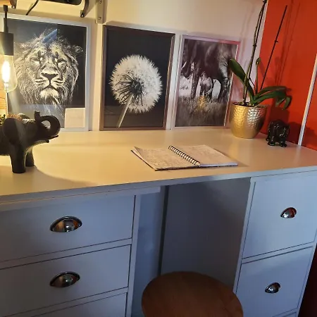 דירה T1 Independant Au Rez-De-Chaussee D'Une Maison