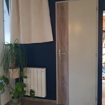 T1 Independant Au Rez-De-Chaussee D'Une Maison דירה *